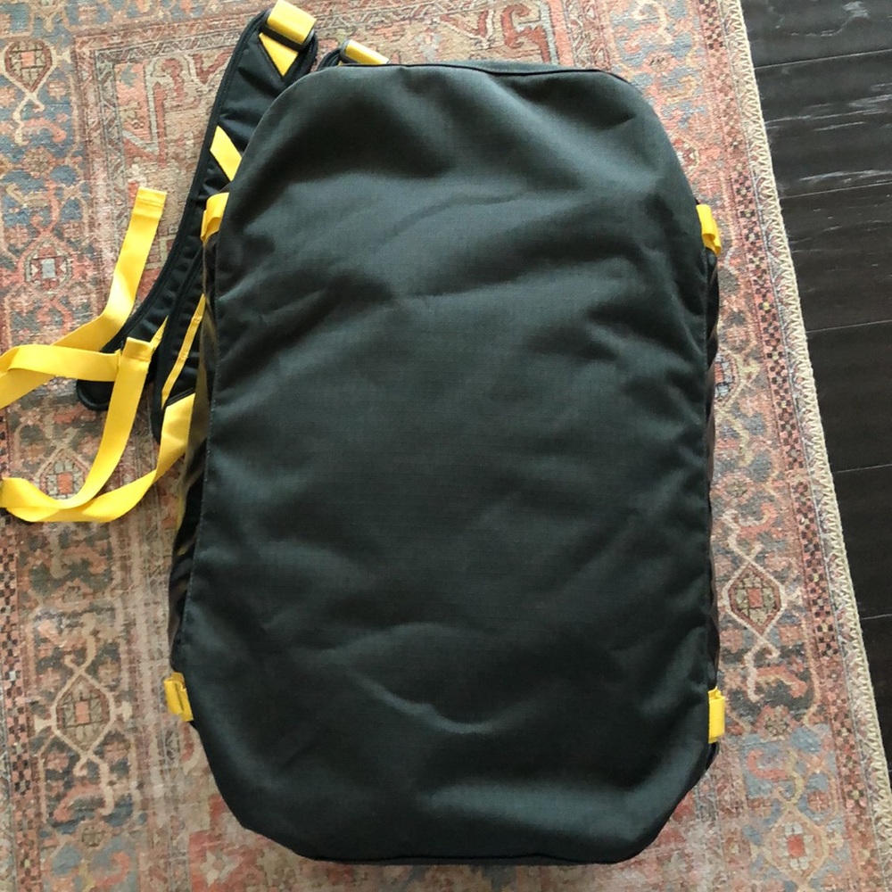 Patagonia Black hole 60L Duffel - Picture 8 of 11